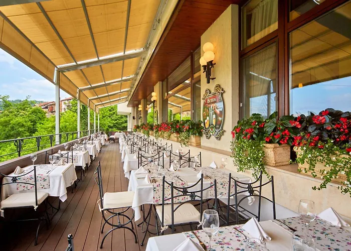 ヤントラ グランド ホテル 4*