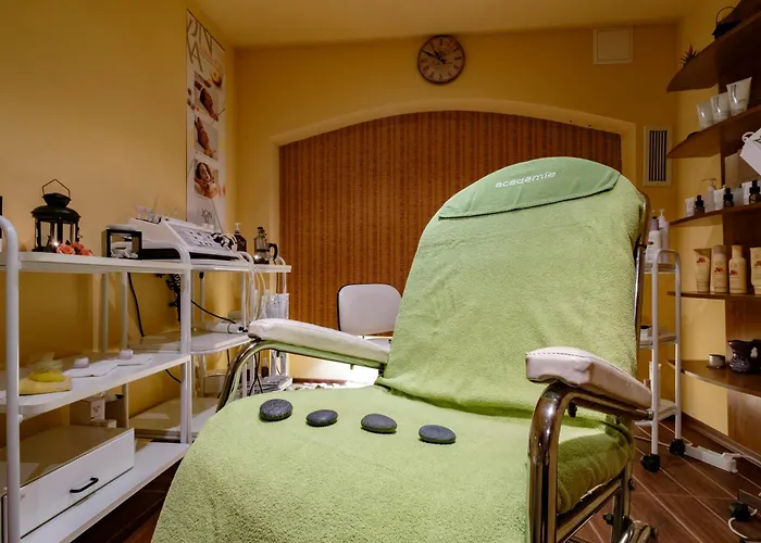 ヤントラ グランド ホテル