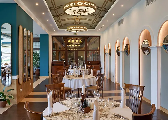 Hotel Yantra Grand 4*