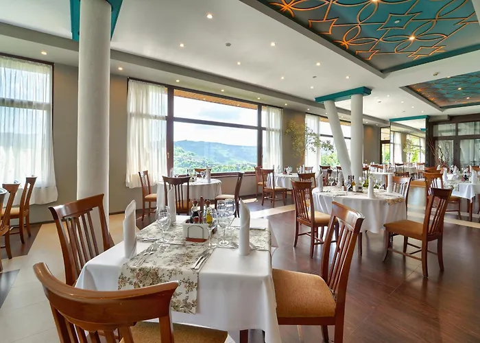 ヤントラ グランド ホテル