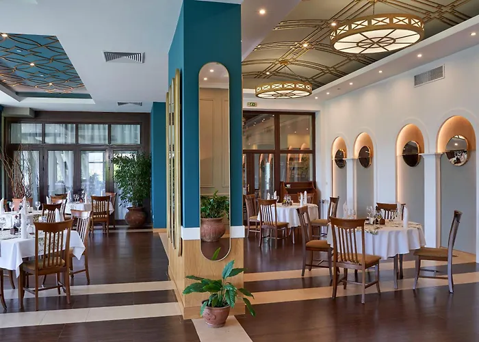 Yantra Grand Hotel 4*