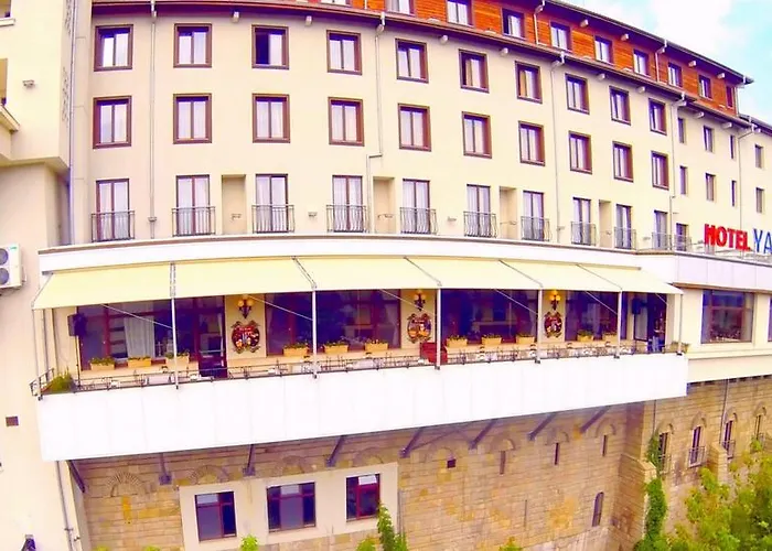 ヤントラ グランド ホテル