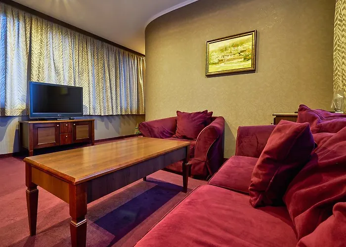 ヤントラ グランド ホテル