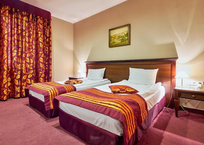 ヤントラ グランド ホテル